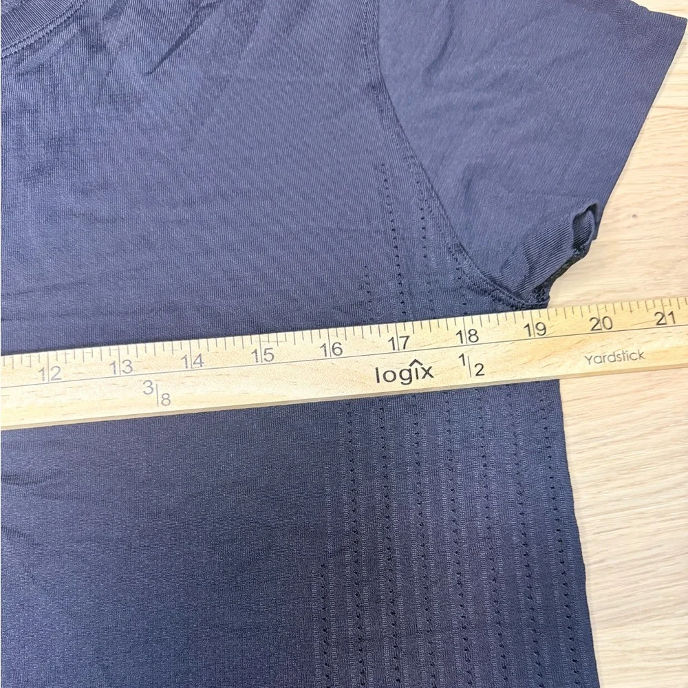 LULULEMON Black Crop Relaxed Short Sleeve Shirt Women’s Size Small‎ / Medium